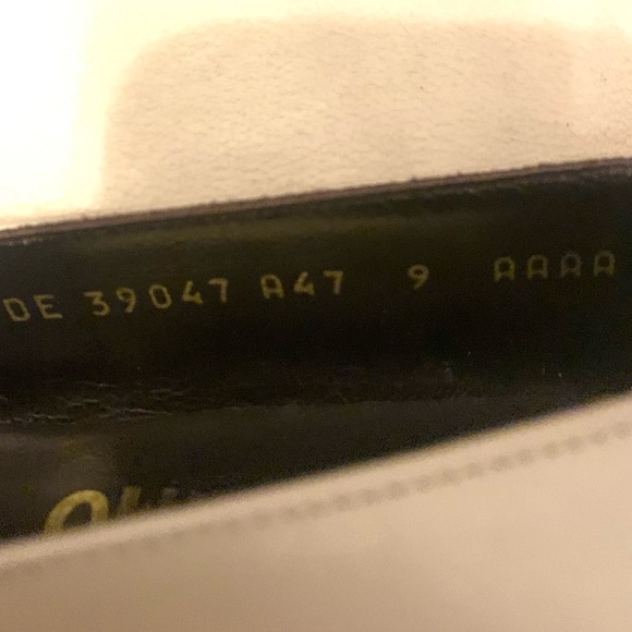 EUC SALVATORE FERRAGAMO BEIGE LEATHER PUMPS - Picture 5 of 7